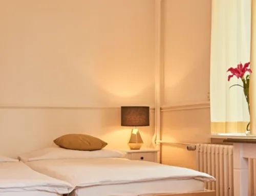 Triple room with shared bathroom